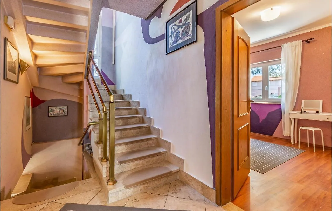 別荘 Cozy Home In Medulin With Kitchen