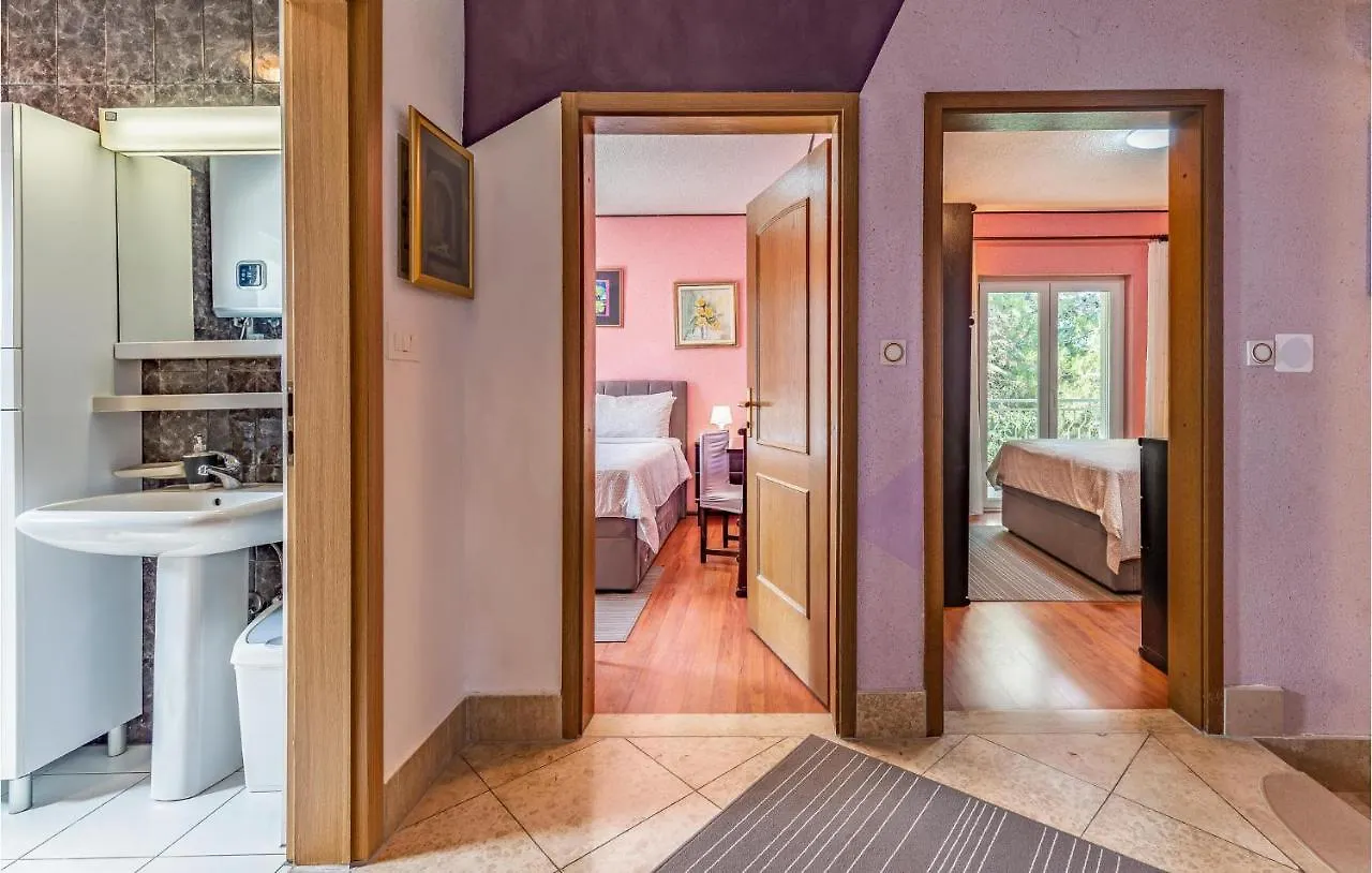 別荘 Cozy Home In Medulin With Kitchen
