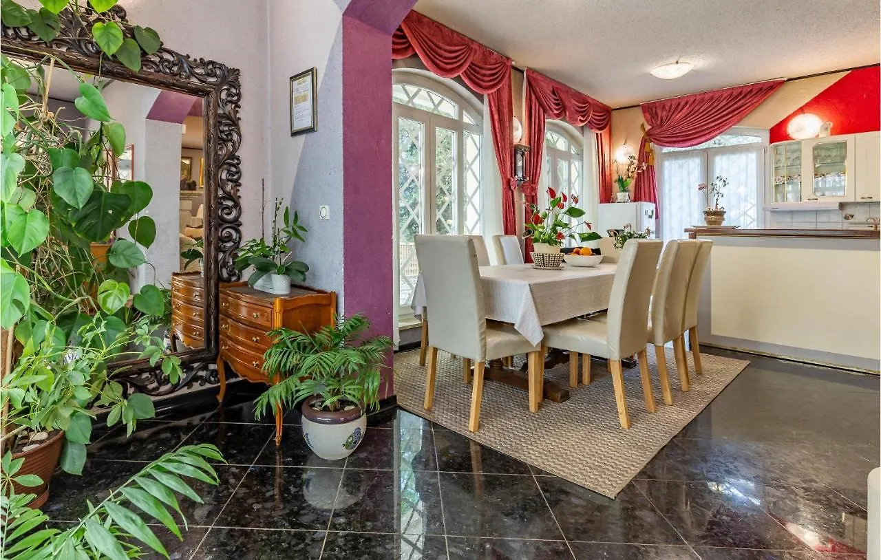 Ferienhaus Cozy Home In Medulin With Kitchen