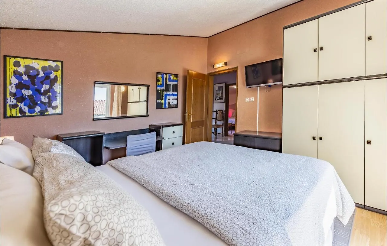 Cozy Home In Medulin With Kitchen 別荘
