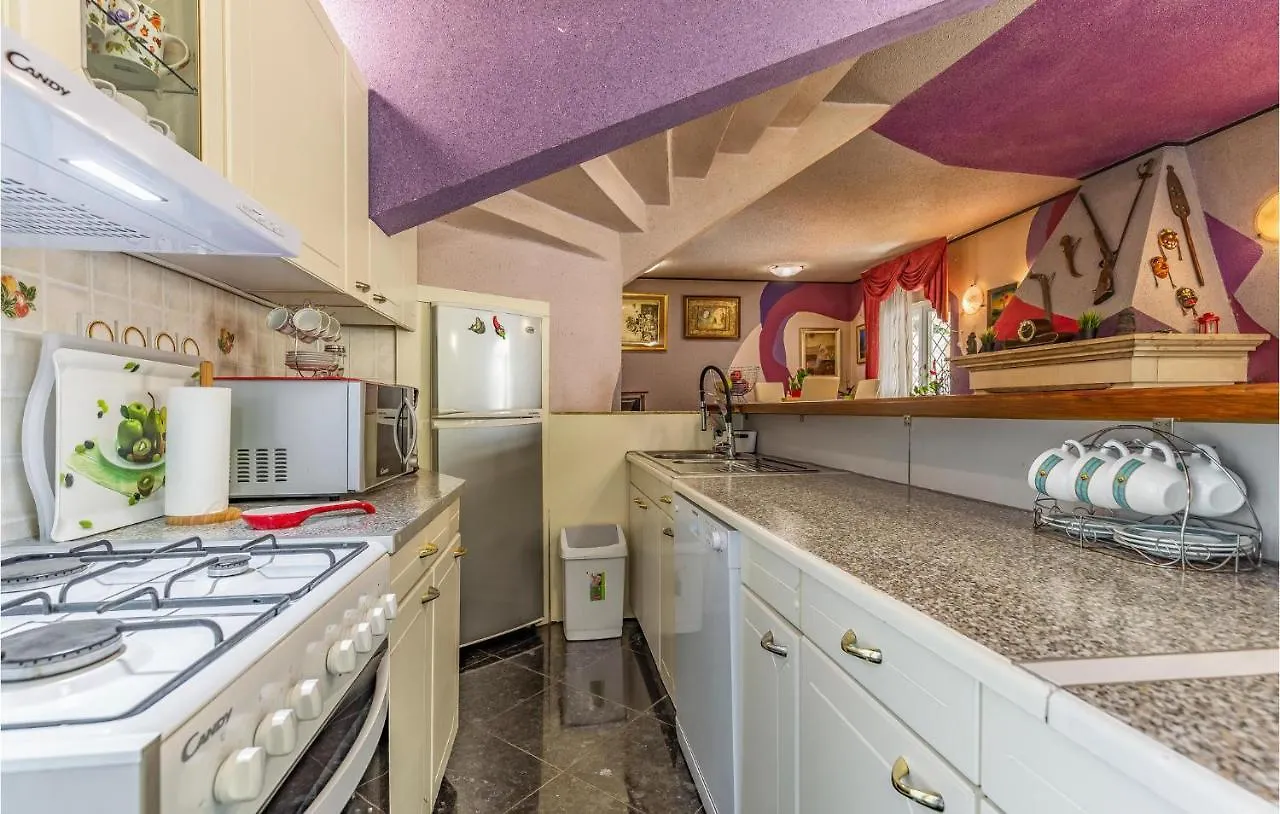 Cozy Home In Medulin With Kitchen 0*,
